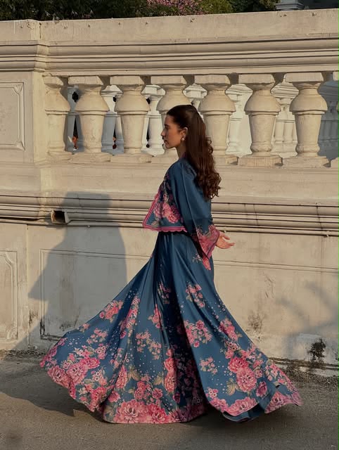 Royal Blue Floral 2-Piece Suit (Elegant aur classy look ke liye)