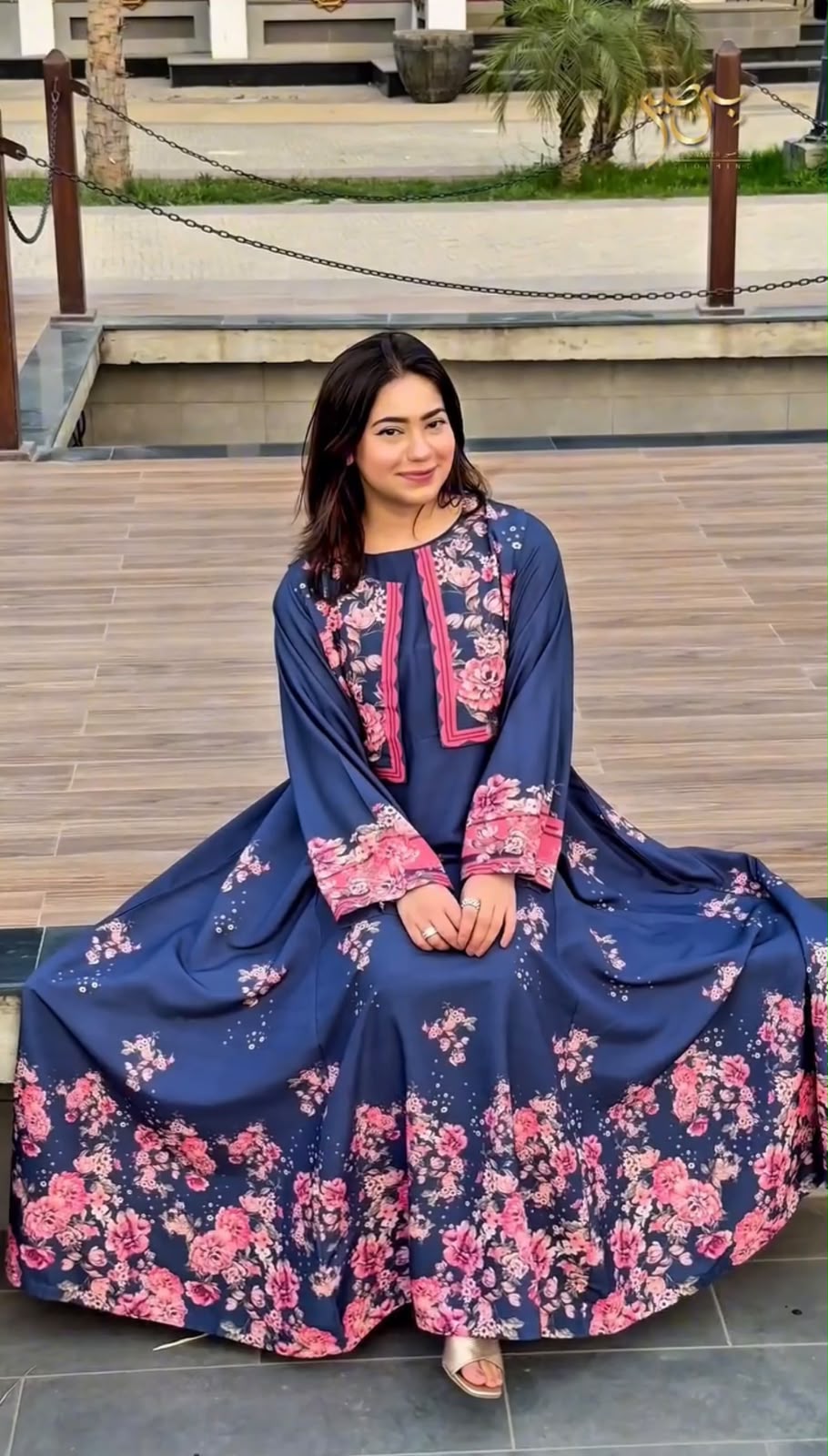 Royal Blue Floral 2-Piece Suit (Elegant aur classy look ke liye)